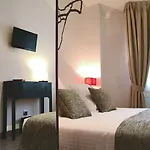 Le Petit Boutique (adults Only)